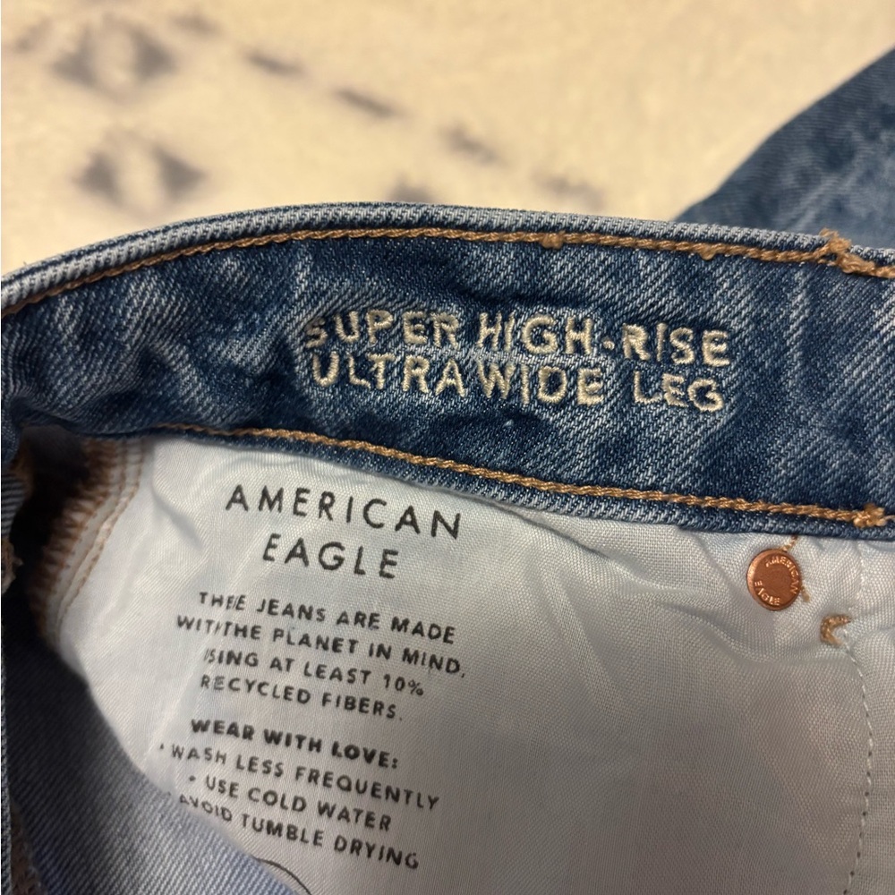 AE Strigid Super High-Waisted Ultra Wide-Leg Jean - Picture 4 of 5